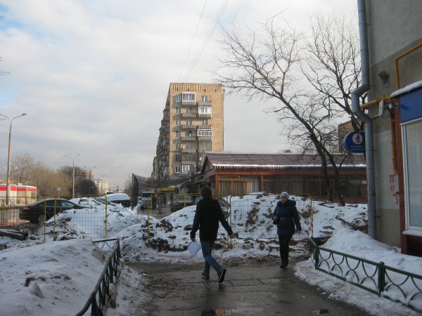 Лужков, уходя, сказал Собянину, что под одним из московских тротуаров зарыт клад (с) Лужков, уходя, сказал Собянину, что под одним из московских тротуаров зарыт клад (с)